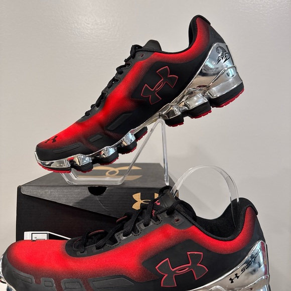 Under Armour Men’s Black and Red Sneakers with Silver Accents UA Scorpio SZ 11 - Picture 1 of 6